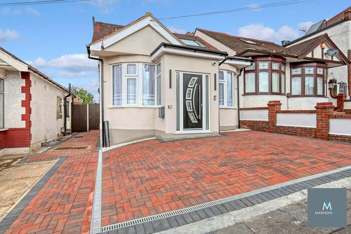 5 Bedroom Bungalow To Rent In Hillington Gardens, Woodford Green, IG8