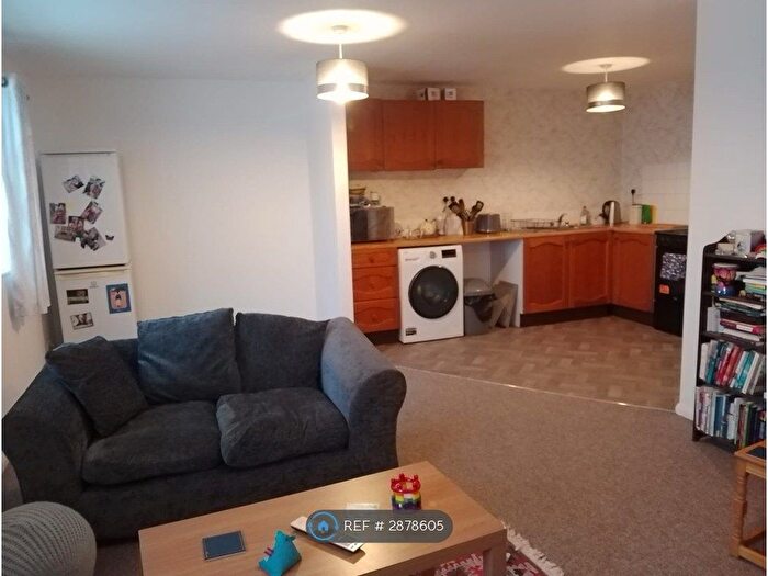 2 Bedroom Flat To Rent In Chapel Walk, Alfreton, DE55