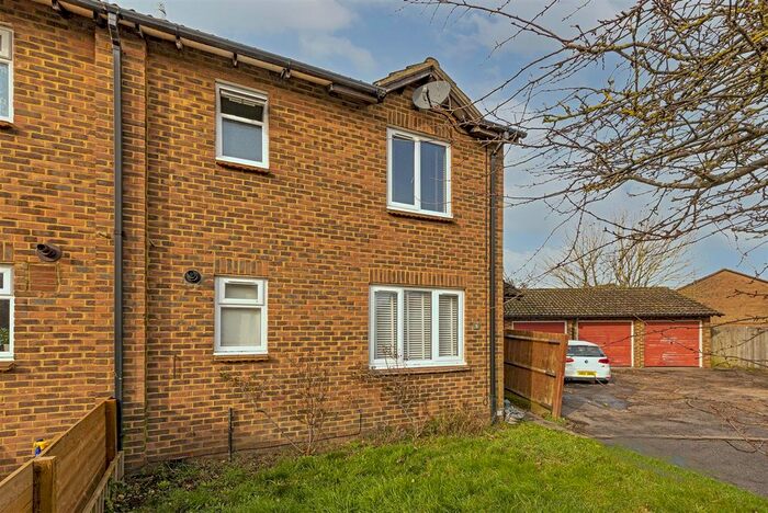1 Bedroom Property To Rent In Gale Close, Hampton TW12