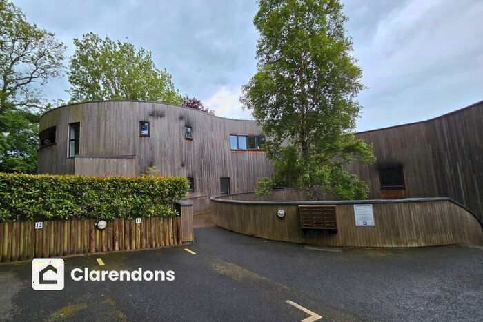 2 Bedroom Flat To Rent In Timpani Hill, Warlingham, CR6