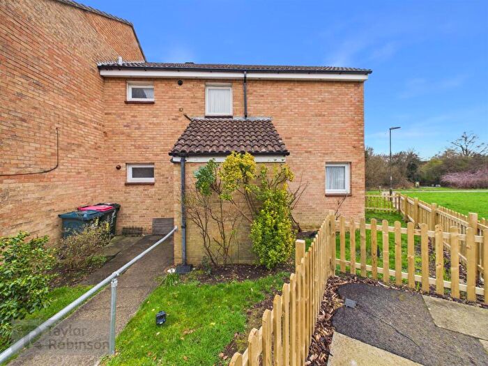 3 Bedroom End Of Terrace House For Sale In Talman Close, Ifield, Crawley, RH11