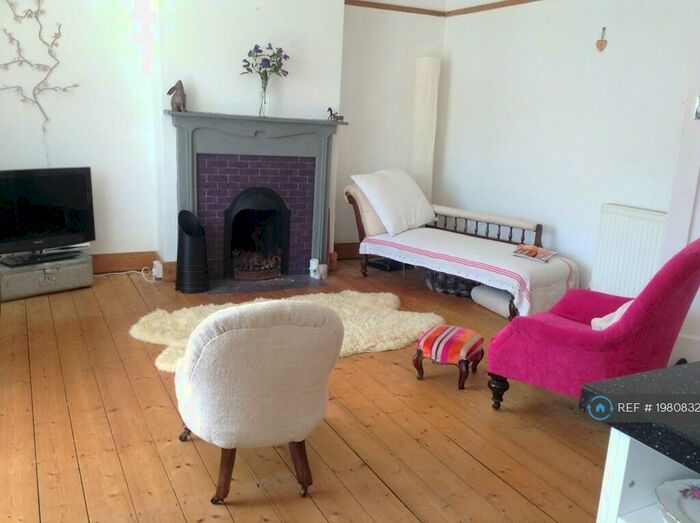 2 Bedroom Flat To Rent In First Floor, Brighton, BN2