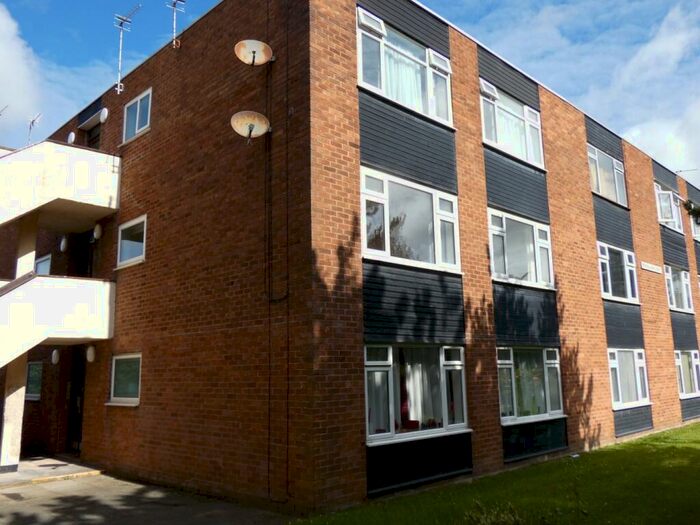 1 Bedroom Flat To Rent In Woodlands Court, FY8