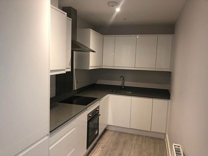 3 Bedroom Flat To Rent In London Road, Croydon, Surrey, CR0