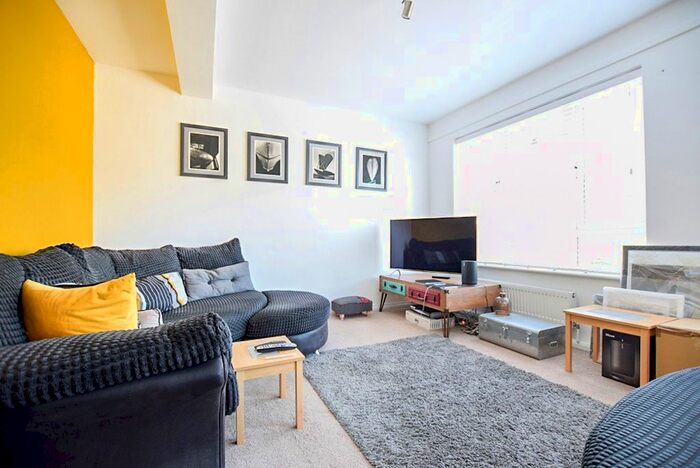 3 Bedroom Maisonette To Rent In Rances Lane, Wokingham, RG40