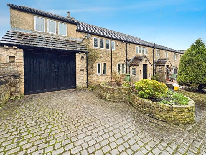 3 Bedroom Cottage To Rent In Westgate, Almondbury, Huddersfield, West Yorkshire, HD5