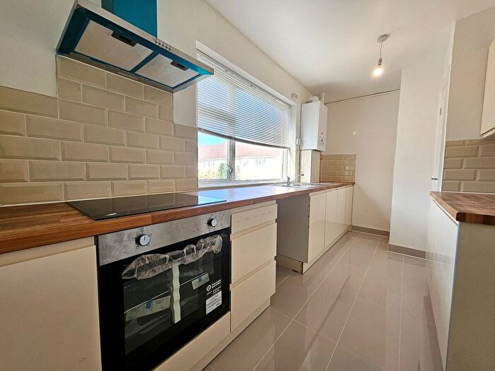 2 Bedroom Flat To Rent In Croyde Avenue, Hayes, UB3