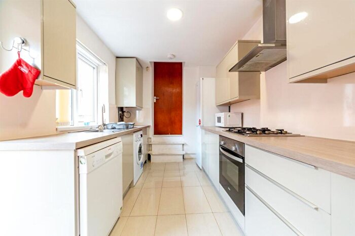 6 Bedroom Maisonette To Rent In £pppw - Dinsdale Road, Sandyford, NE2