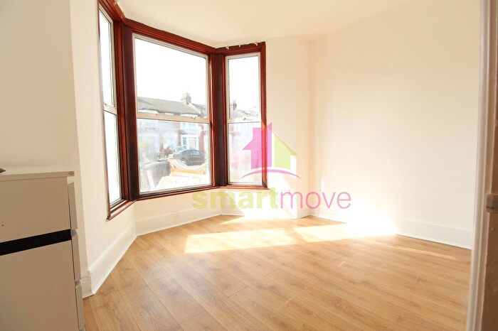 1 Bedroom Flat To Rent In Norfolk Road, Seven Kings, Essex, IG3