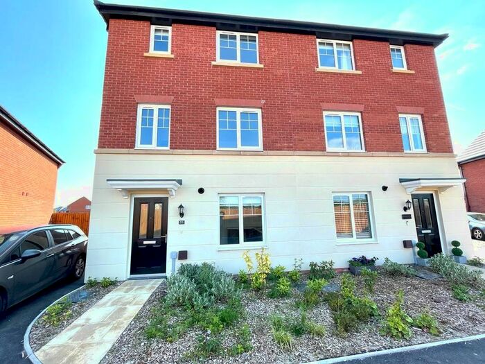 4 Bedroom Property To Rent In Roman Crescent, Chester, CH4