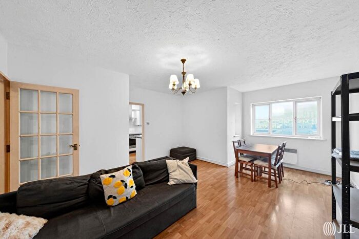 2 Bedroom Flat For Sale In Wheat Sheaf Close London, E14