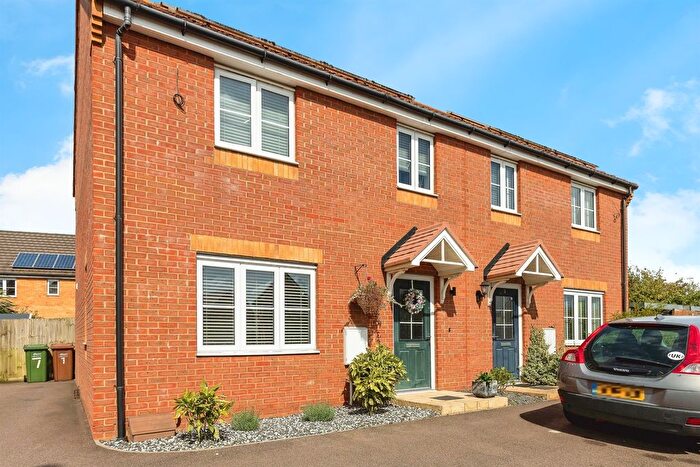 3 Bedroom Semi-Detached House For Sale In Foxglove Close, Whittlesey, Peterborough, PE7