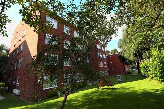 2 Bedroom Flat To Rent In Hendon Lane, Greenacres, London, N3