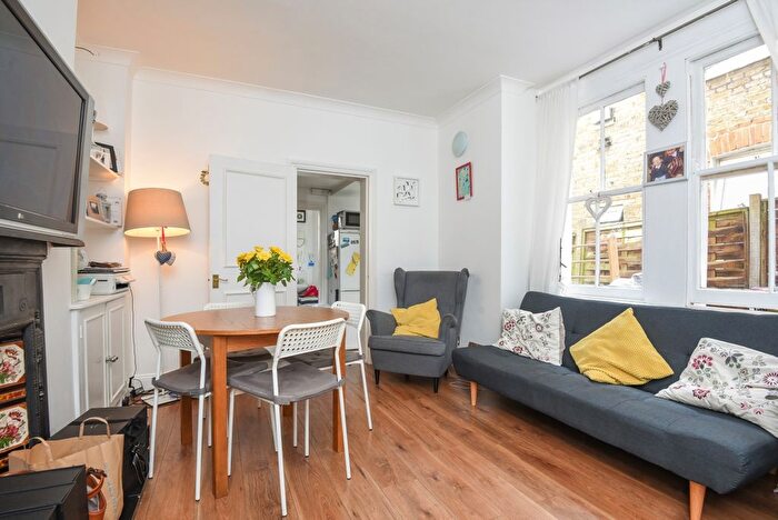 2 Bedroom Flat To Rent In Gilbey Road, Tooting, London, SW17