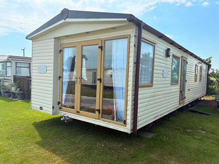 3 Bedroom Park Home For Sale In Burmarsh, Romney Marsh, TN29