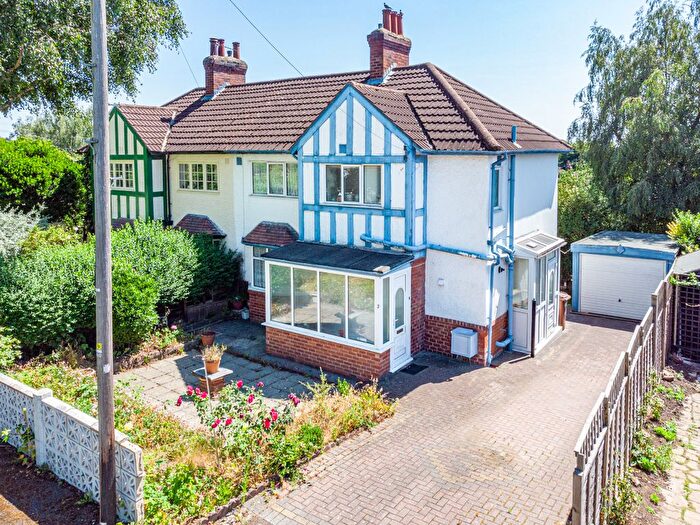 3 Bedroom Semi Detached House For Sale In Winnipeg Place, Leeds, LS7
