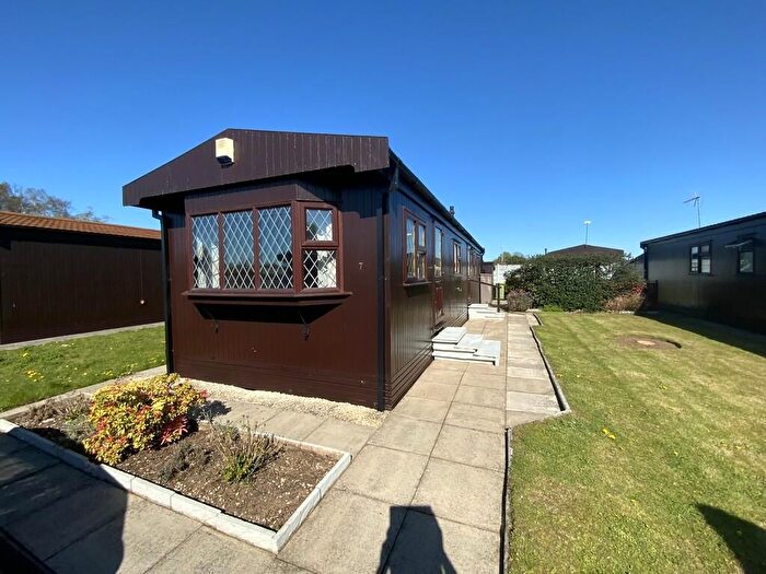 2 Bedroom Park Home For Sale In Torksey Lock, Lincoln, LN1