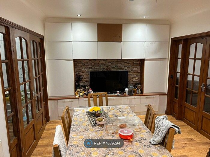 5 Bedroom Semi Detached House To Rent In Leyswood Drive, Ilford, IG2