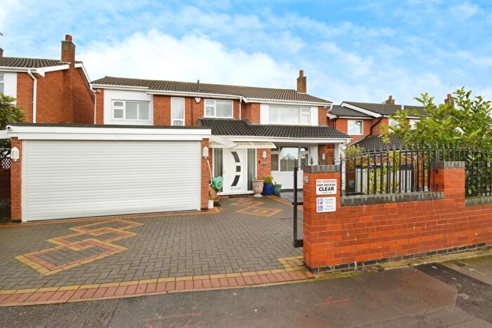 4 Bedroom Detached House For Sale In Windrush Drive, Oadby, Leicester, LE2