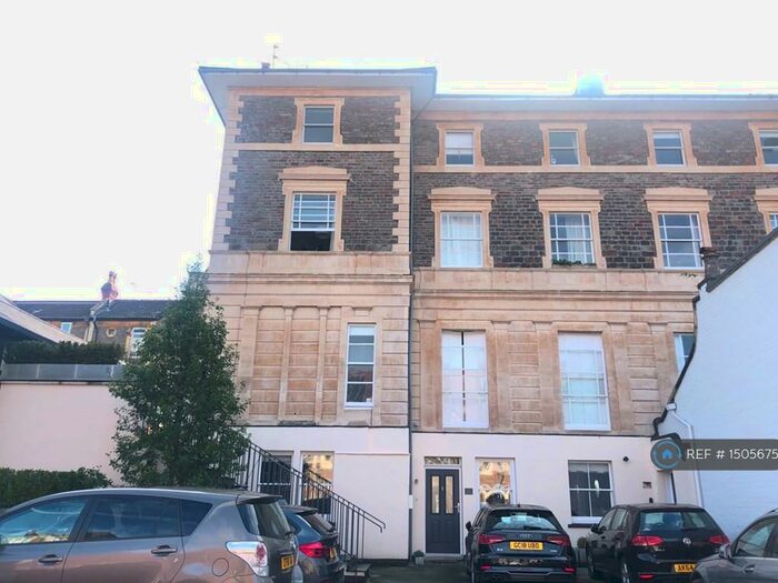 3 Bedroom Flat To Rent In Alma Vale Road, Bristol, BS8