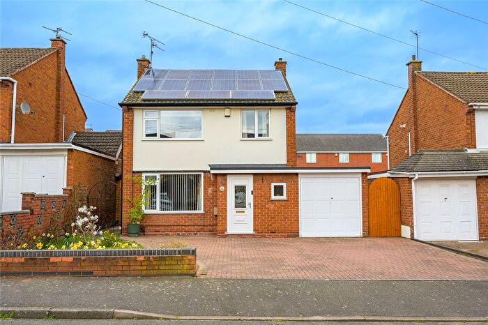 3 Bedroom Detached House For Sale In Milldale Crescent, Fordhouses, Wolverhampton, West Midlands, WV10