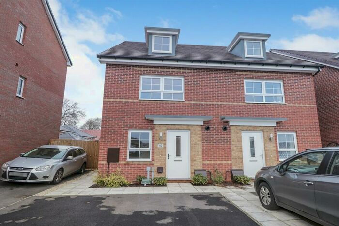 4 Bedroom Semi-Detached House To Rent In Bedroom Semi Detached House In Pearl Drive, Worksop, S81