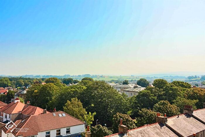 1 Bedroom Apartment For Sale In Marine Road East, Morecambe, LA4