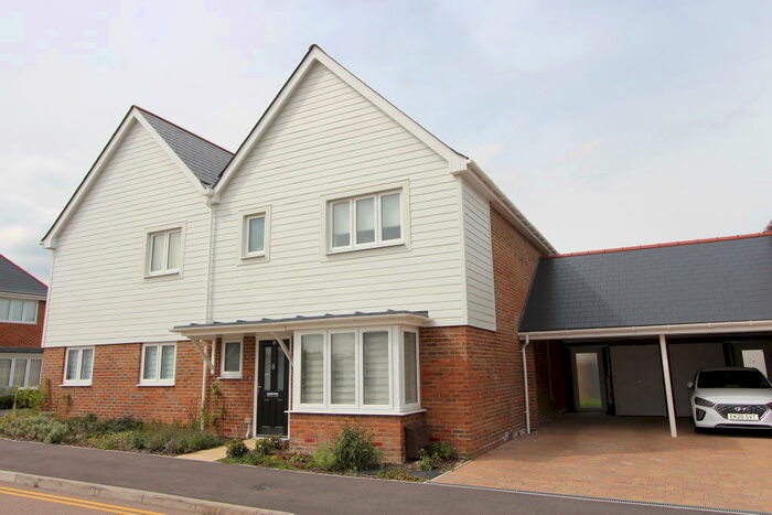 3 Bedroom Semi-Detached House To Rent In Amisse Drive, ME6