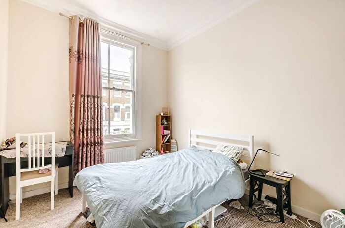 2 Bedroom Flat To Rent In Milson Road, Brook Green, London, W14