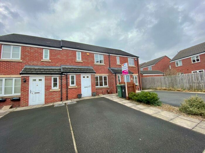 3 Bedroom House To Rent In Pennwell Garth, Leeds, LS14