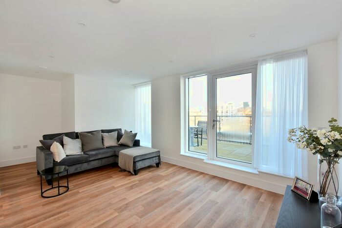 2 Bedroom Flat To Rent In Greenside Road, W12