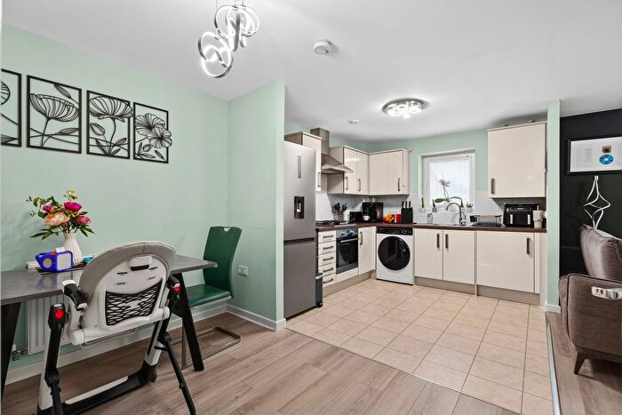 2 Bedroom Flat For Sale In Wodell Drive, Wolverton, Milton Keynes, MK12