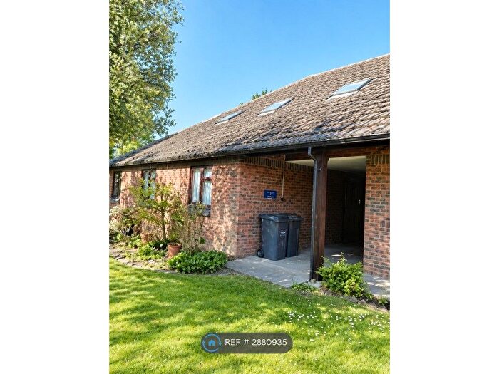 2 Bedroom Flat To Rent In Sea Front, Hayling Island, PO11
