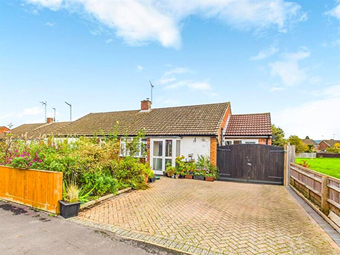 2 Bedroom Bungalow For Sale In Welbeck Avenue, Bedgrove, Aylesbury, HP21
