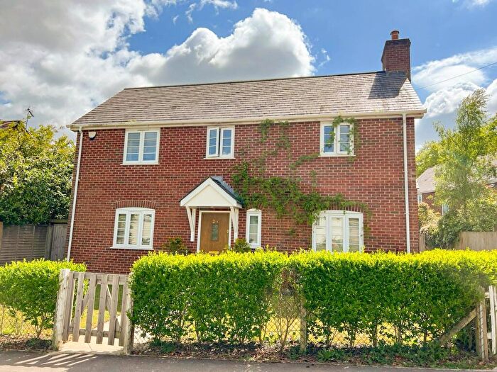 3 Bedroom Detached House For Sale In Lonnen Road, Wimborne, BH21