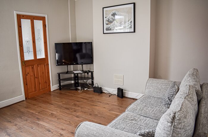 3 Bedroom Terraced House To Rent In Homely Bed Student House // Aug, LN1