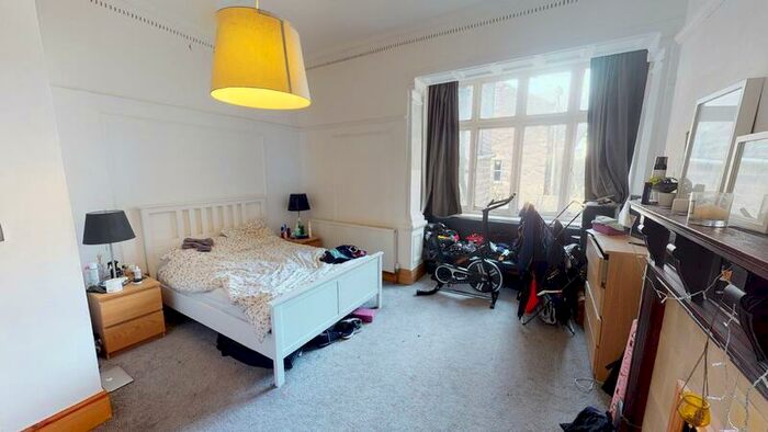 1 Bedroom Flat To Rent In Burton Crescent, Headingley, Leeds, LS6