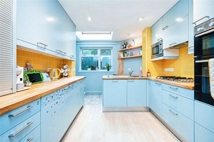 4 Bedroom Detached House For Sale In Clarendon Street, Bedford, Bedfordshire, MK41