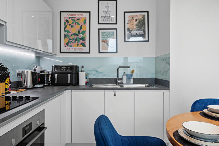 1 Bedroom Flat For Sale In Falconbrook Gardens, Canning Town, E16