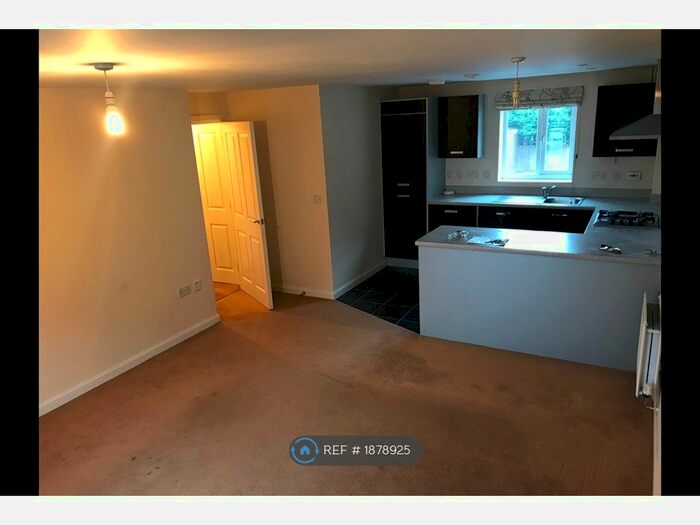 2 Bedroom Flat To Rent In Merton Way, Walsall, WS2