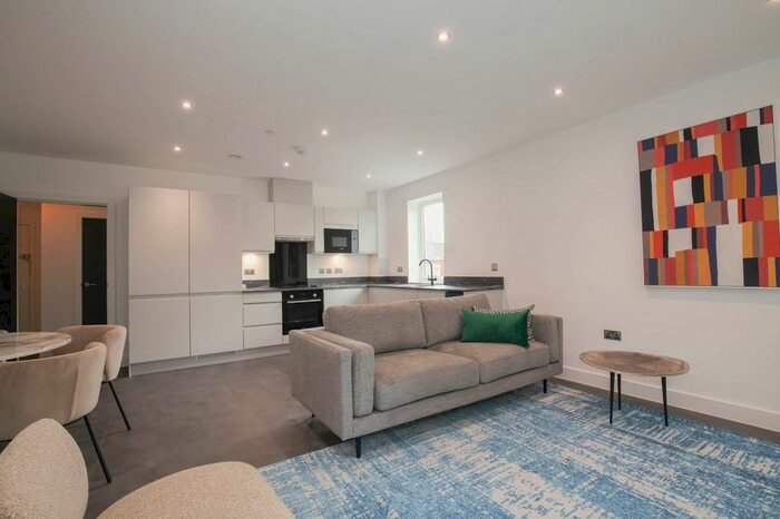 2 Bedroom Flat To Rent In A Kew Bridge Road, Brentford, TW8