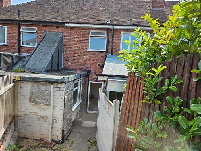 2 Bedroom Flat To Rent In Dyas Avenue, Great Barr, Birmingham, B42