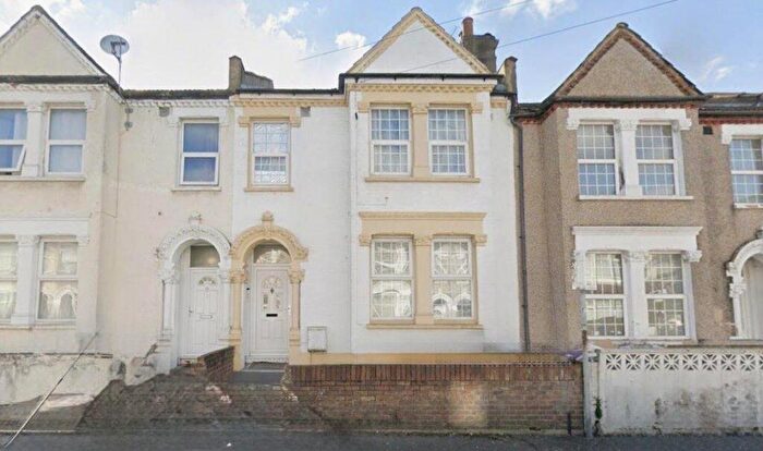 2 Bedroom Flat To Rent In Hathaway Road, Croydon, CR0