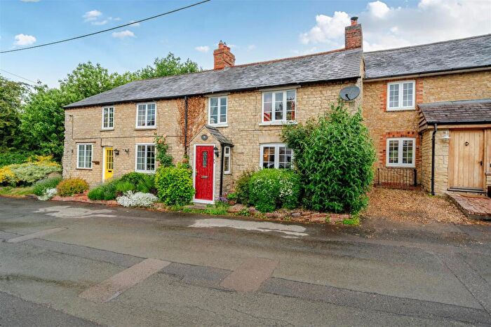 3 Bedroom Cottage For Sale In Lower Street, Pury End, NN12