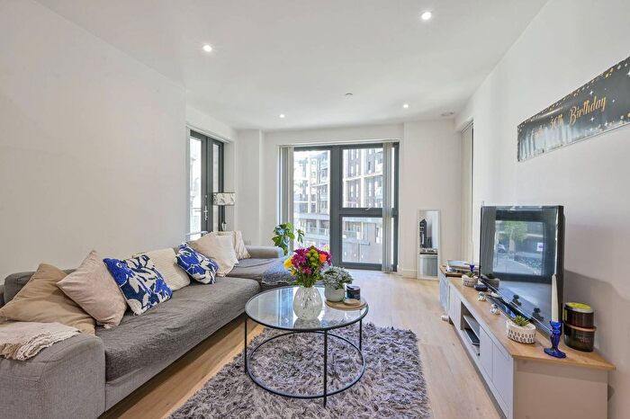 2 Bedroom Flat To Rent In Osiers Road, Wandsworth, London, SW18