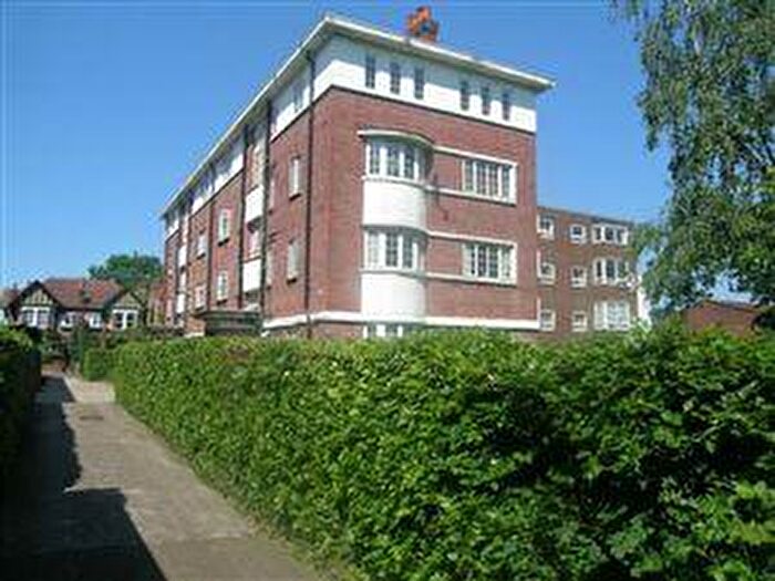 1 Bedroom Flat To Rent In Lyndhurst Court, E18