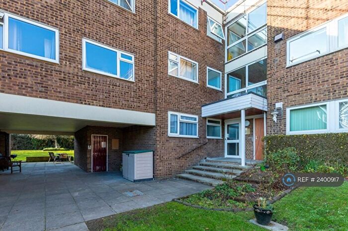 2 Bedroom Flat To Rent In Northcotts, Hatfield, AL9