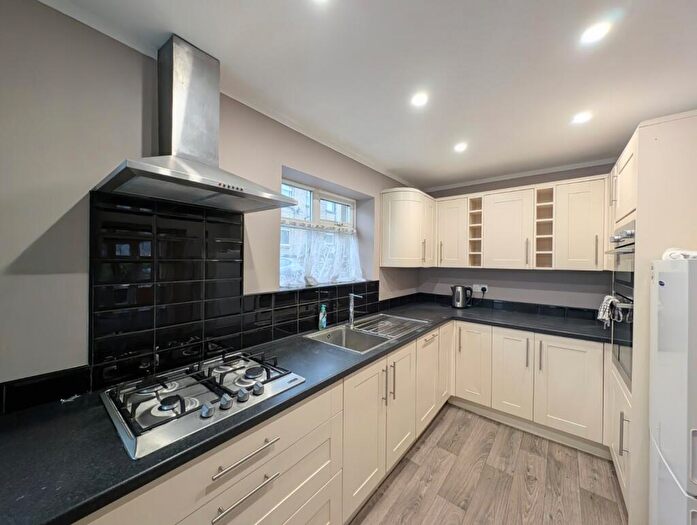 2 Bedroom End Of Terrace House To Rent In Longwood Road, Longwood, Huddersfield, West Yorkshire, HD3