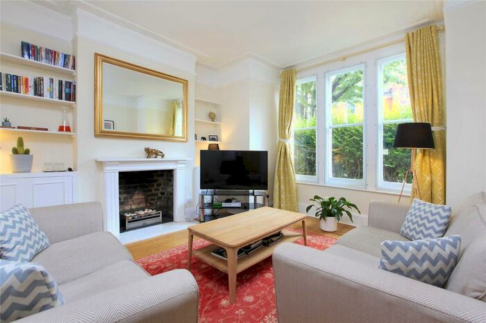 2 Bedroom Flat To Rent In Yukon Road, Clapham South, London, SW12