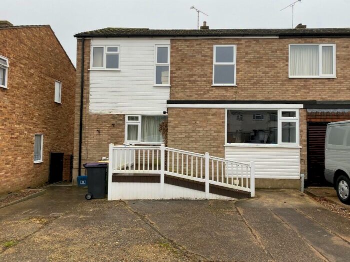 3 Bedroom Semi-Detached House To Rent In Keswick Close, Rayleigh, Essex, SS6